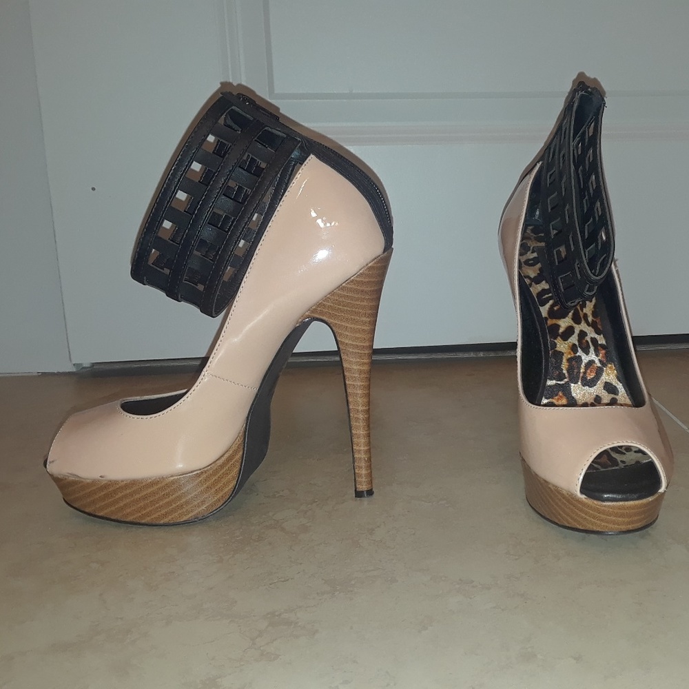 Peep-Toe Pumps